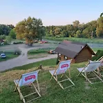 Nad Rzeka بيت للعطل Joniec